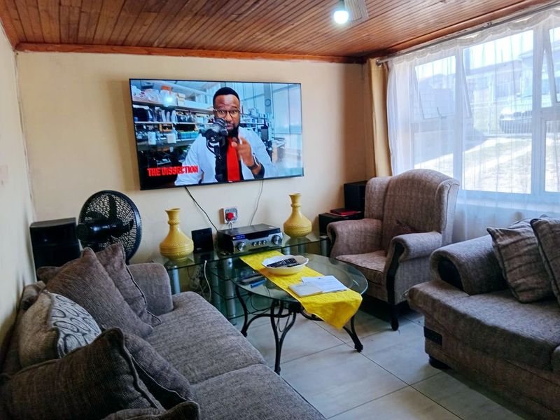 For Sale: 2 Bedroom Home with Spacious Yard - Photo 7