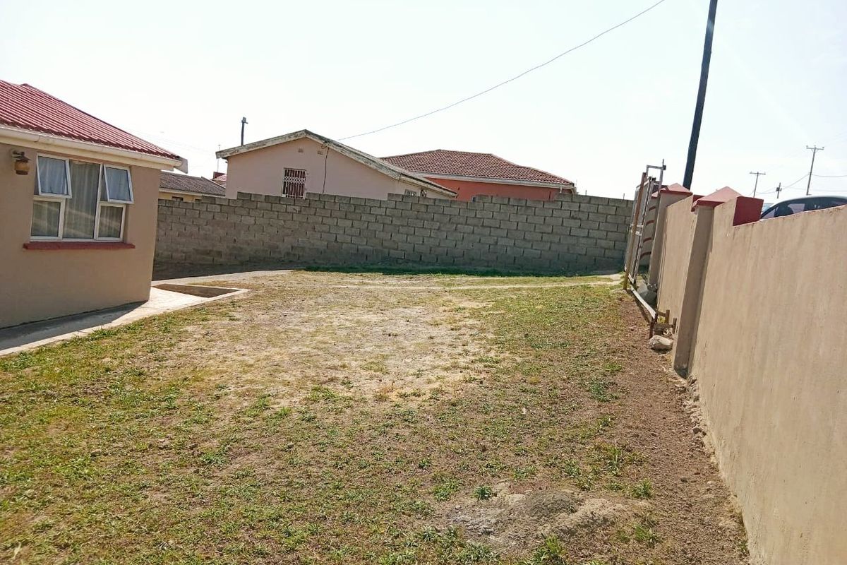 For Sale: 2 Bedroom Home with Spacious Yard - Photo 3