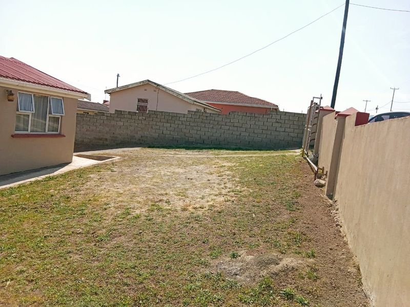 For Sale: 2 Bedroom Home with Spacious Yard - Photo 3