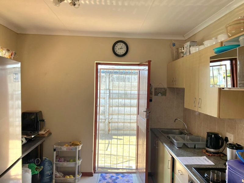 Freestanding Low Maintenance Townhouse in Campher Park, Despatch  - Photo 5