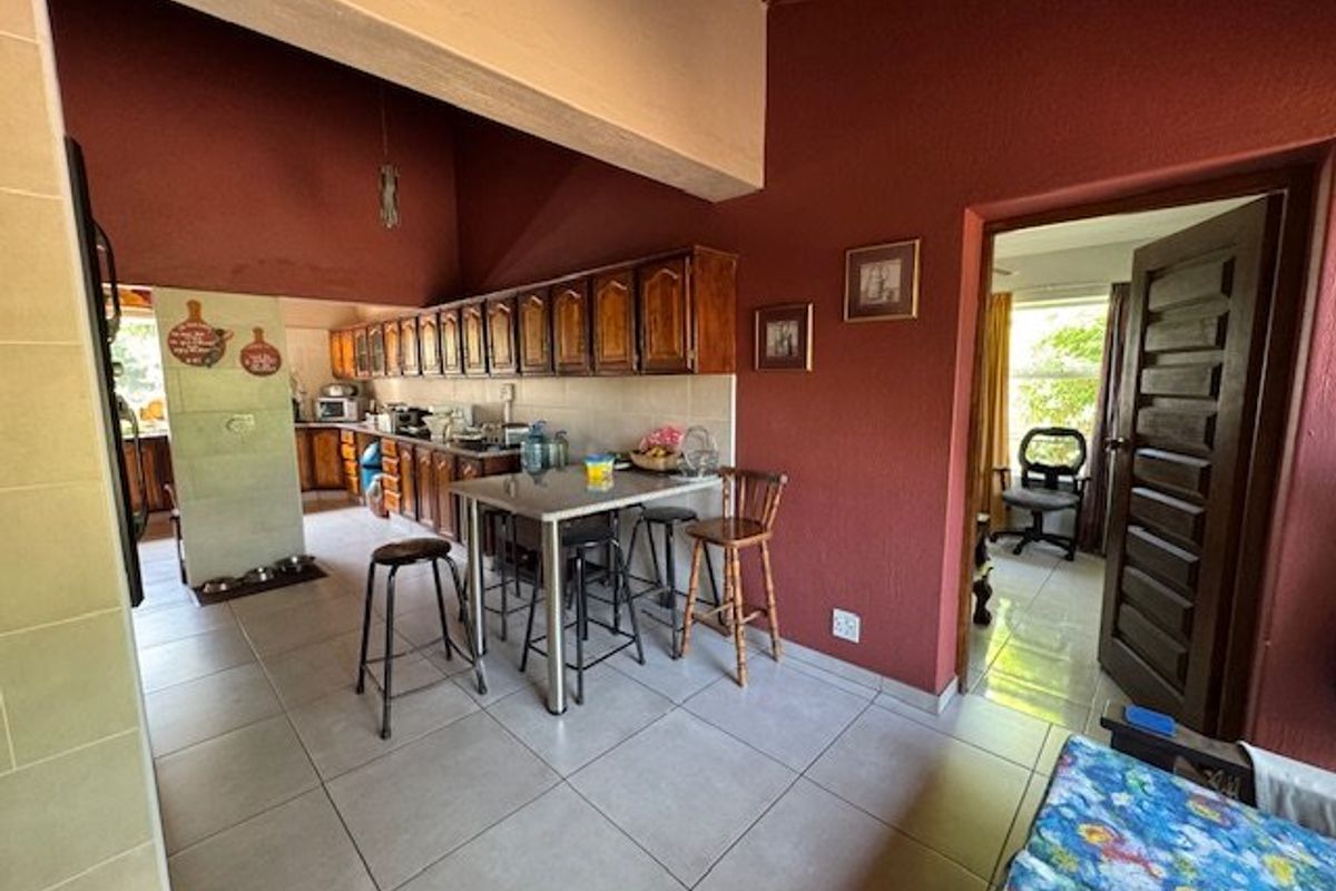 Charming Family Home with Ample Living Space and Modern Comforts - Photo 5