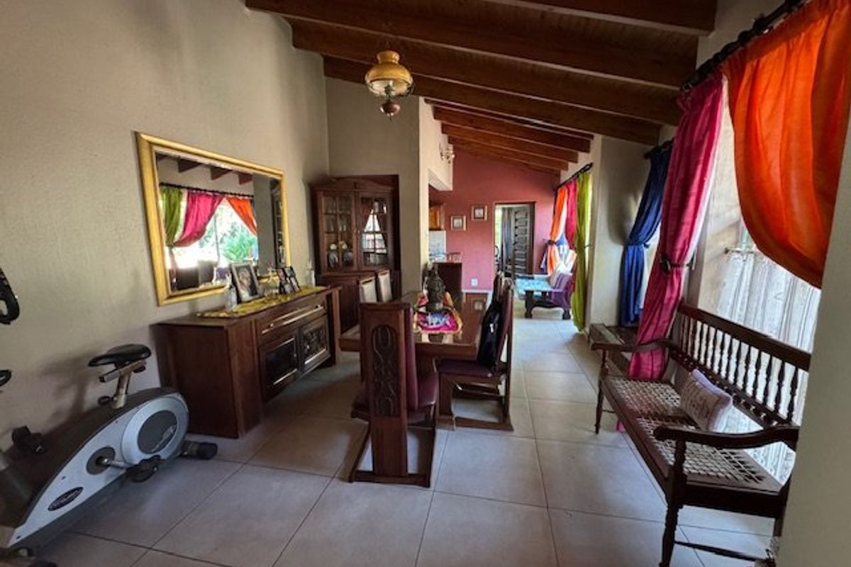 Charming Family Home with Ample Living Space and Modern Comforts - Photo 4