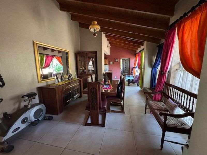 Charming Family Home with Ample Living Space and Modern Comforts - Photo 4