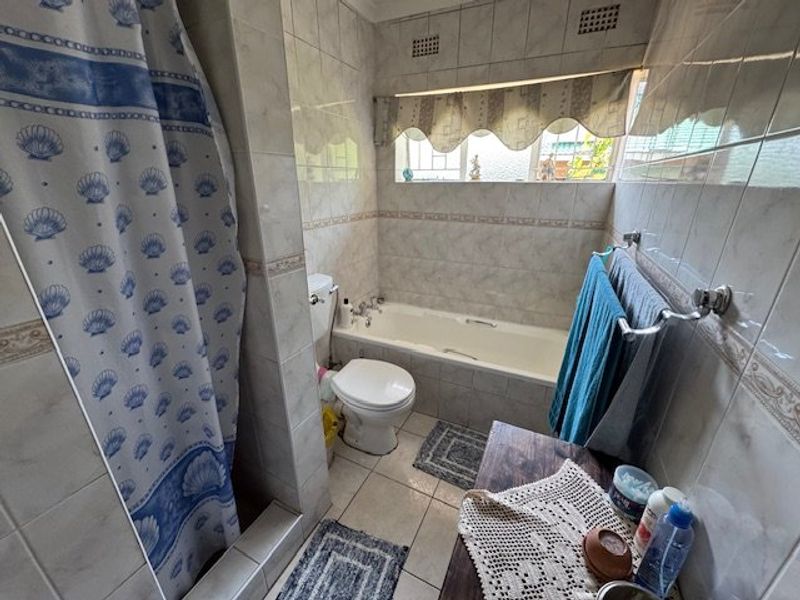 Charming Family Home with Ample Living Space and Modern Comforts - Photo 10