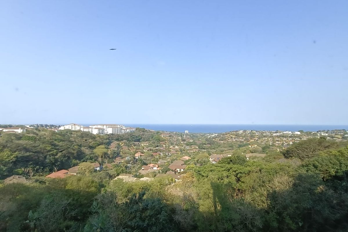 To let in La Lucia, Grand 3 bedroom apartment with glorious sea views. - Photo 5