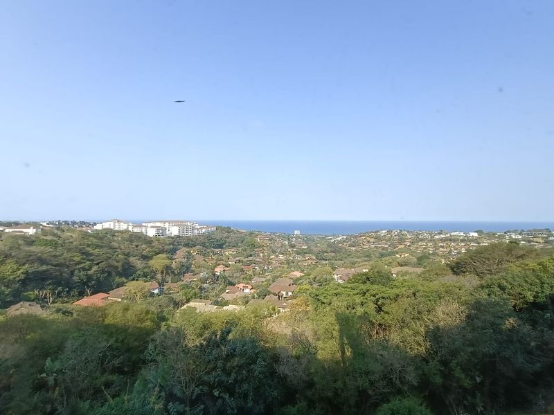 To let in La Lucia, Grand 3 bedroom apartment with glorious sea views. - Photo 5