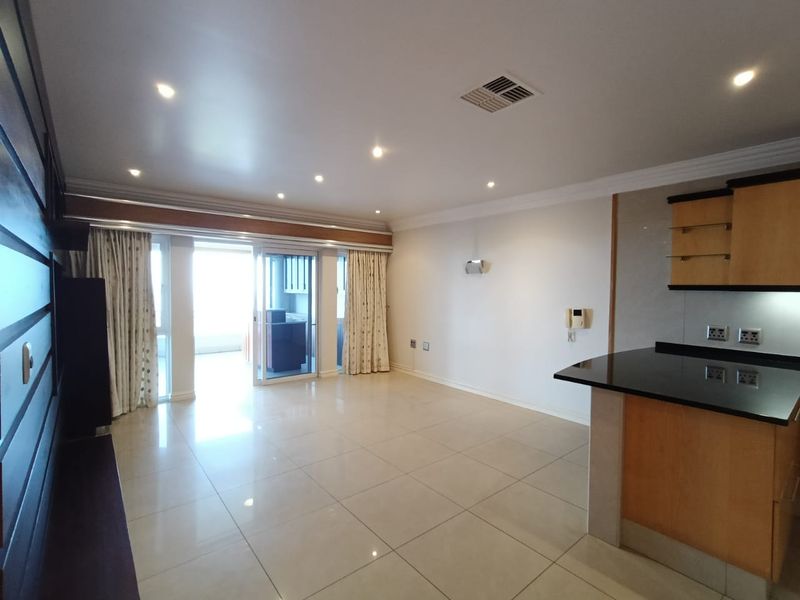 To let in La Lucia, Grand 3 bedroom apartment with glorious sea views. - Photo 7