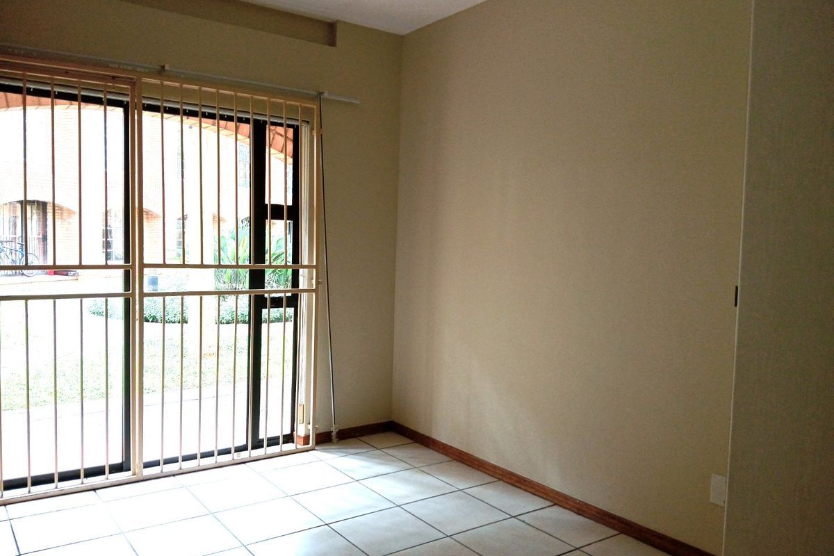 FULLY FURNISHED BACHELOR FLAT WITH UNDERCOVER PARKING  - Photo 2