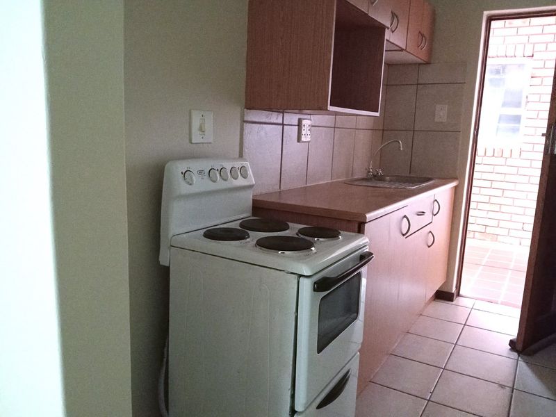 FULLY FURNISHED BACHELOR FLAT WITH UNDERCOVER PARKING  - Photo 8