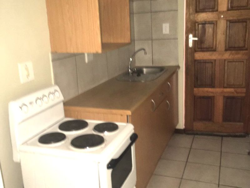 FULLY FURNISHED BACHELOR FLAT WITH UNDERCOVER PARKING  - Photo 7