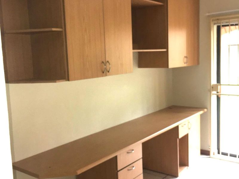 FULLY FURNISHED BACHELOR FLAT WITH UNDERCOVER PARKING  - Photo 6