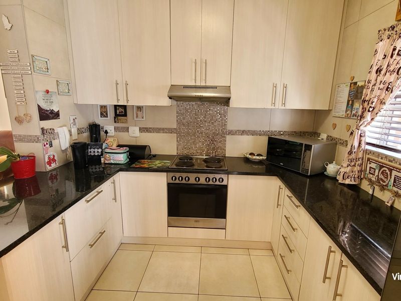 Peaceful, Tranquil & Secure Living...   - Photo 10