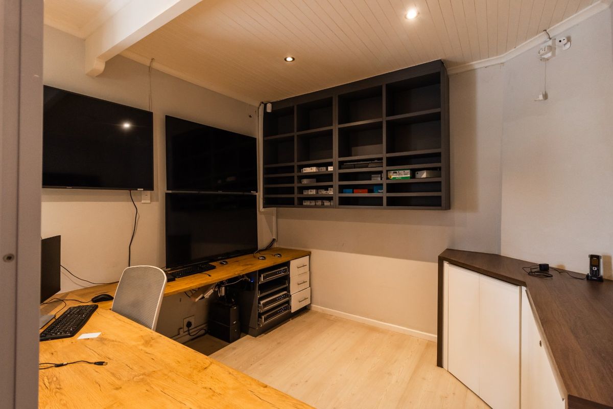 Flexible Office Space in Secure Estate Setting - immediate* - Photo 5