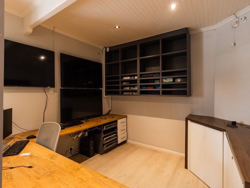 Flexible Office Space in Secure Estate Setting - immediate* - Photo 5