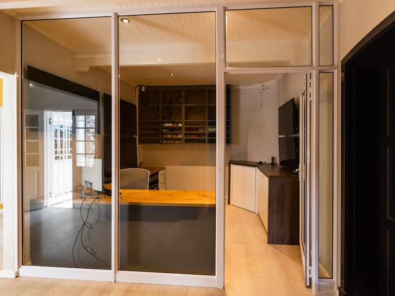 Flexible Office Space in Secure Estate Setting - immediate* - Photo 6