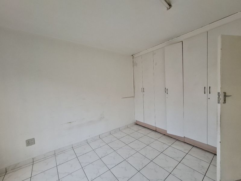 Apartment for Rent in Laudium - Photo 2