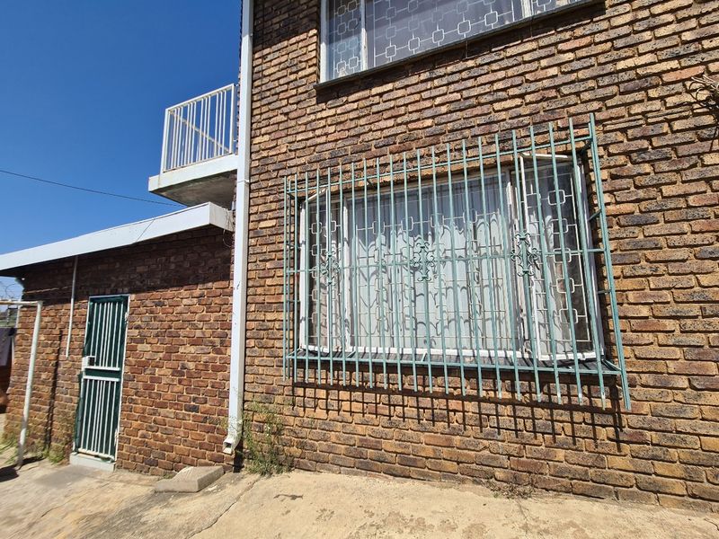 Apartment for Rent in Laudium - Photo 1