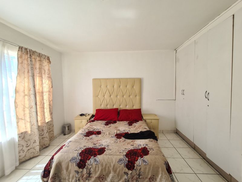 Apartment for Rent in Laudium - Photo 6