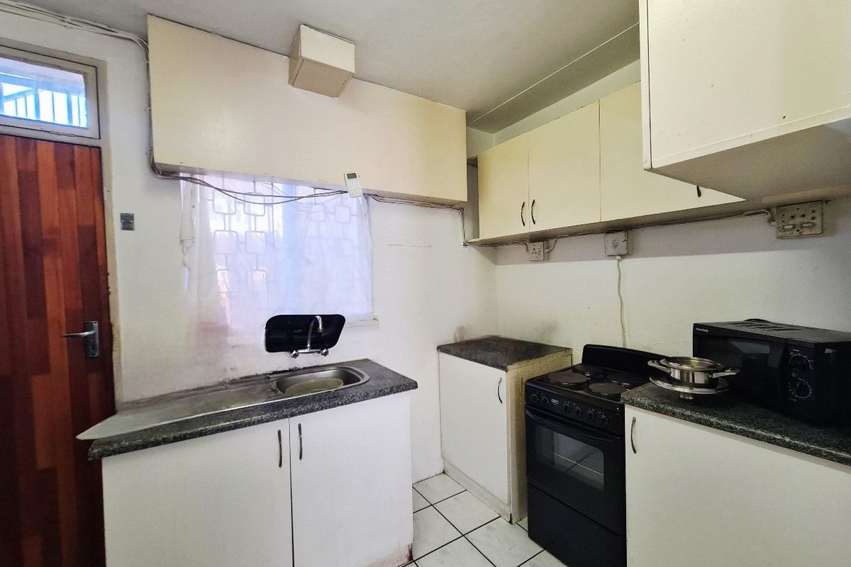 Apartment for Rent in Laudium available 1 August  - Photo 3