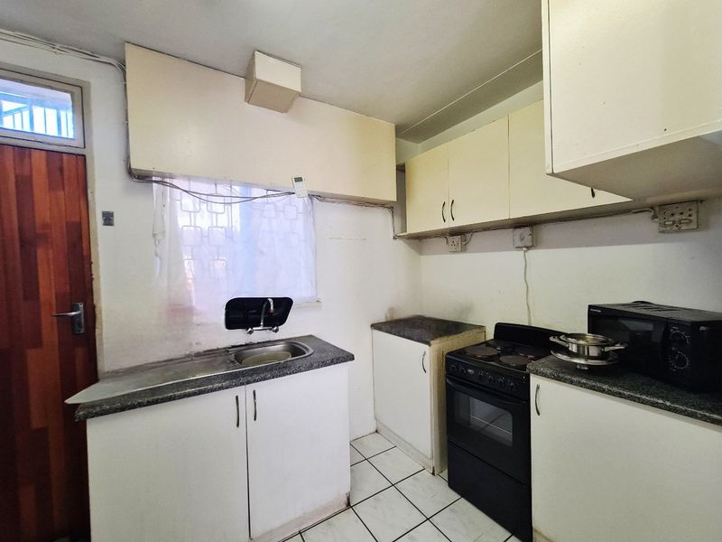 Apartment for Rent in Laudium - Photo 3
