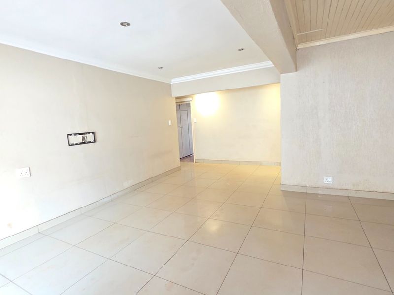 Stylish Laudium Simplex Apartment Available - Photo 8