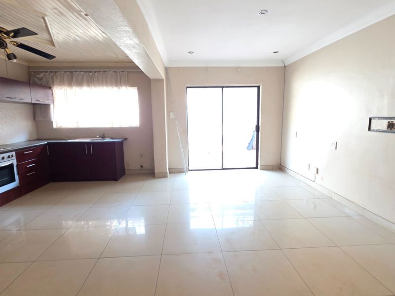 Stylish Laudium Simplex Apartment Available - Photo 5