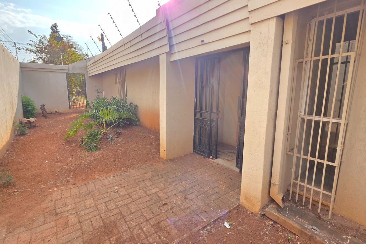 Secure and Modern Laudium Simplex Apartment - Photo 2