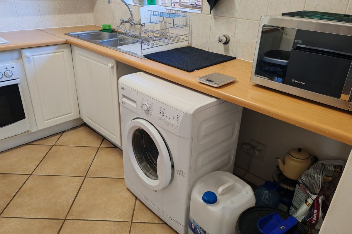 Lovely two bedroom townhouse for sale in Rooihuiskraal North - Photo 2