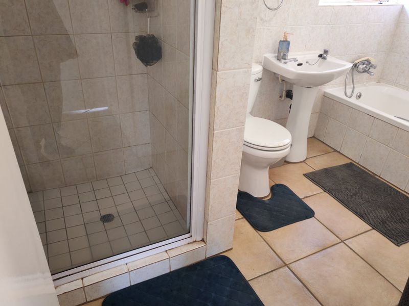 Lovely two bedroom townhouse for sale in Rooihuiskraal North - Photo 10