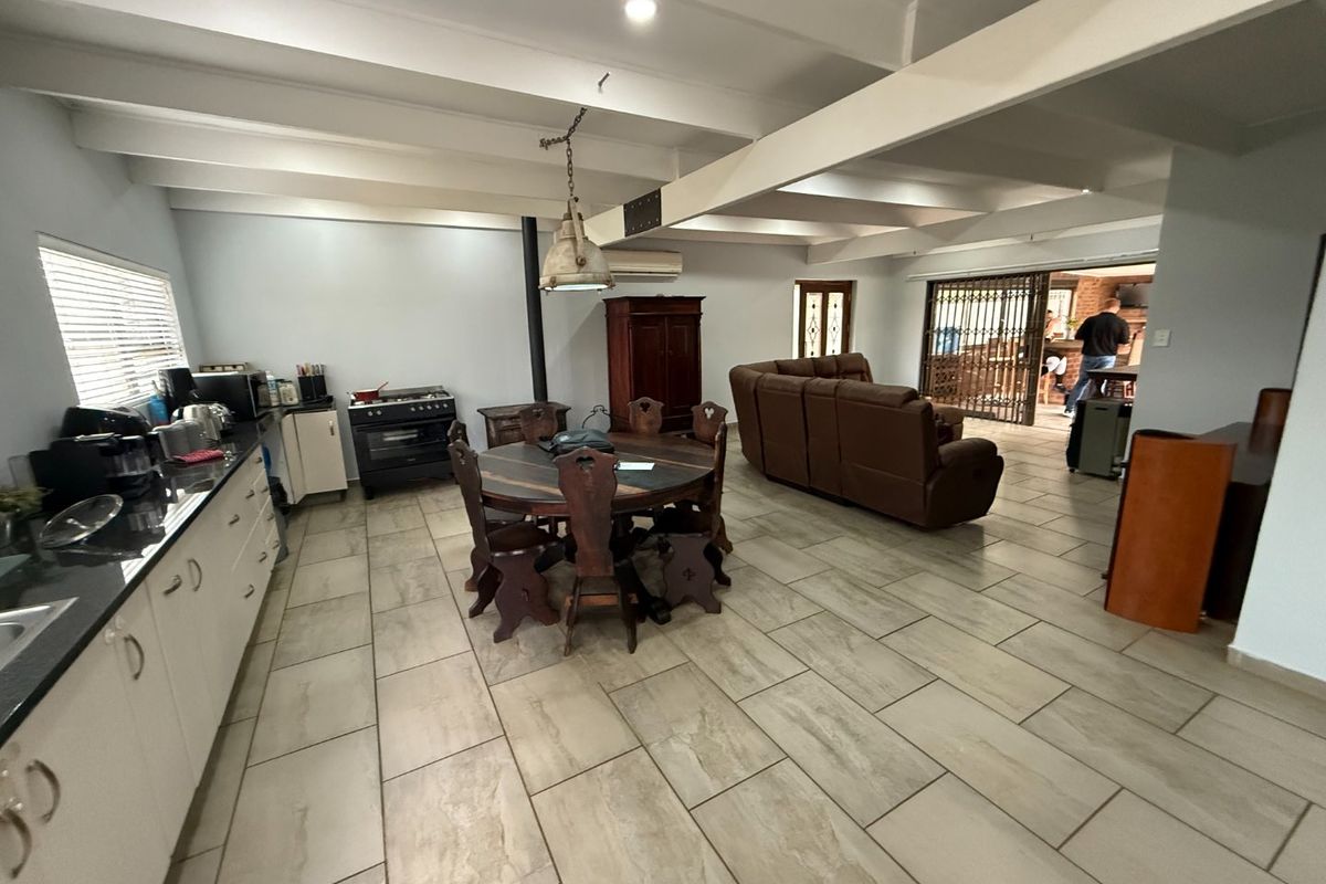 Modern Family Home with Flatlet and Solar! - Photo 4