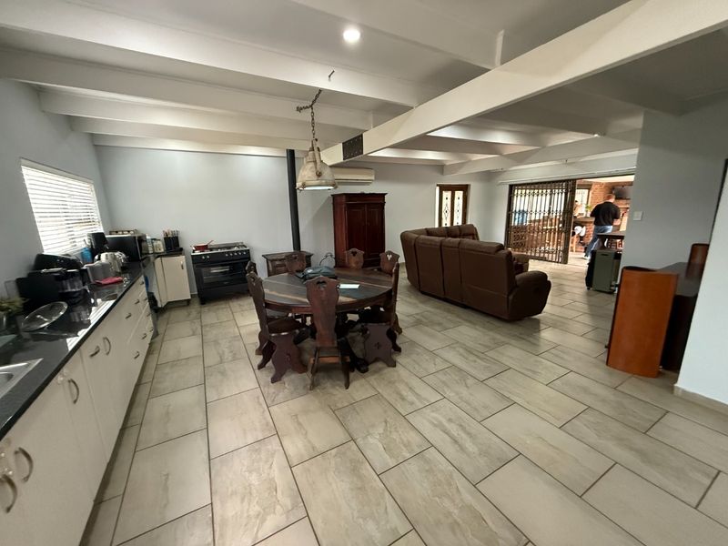 Modern Family Home with Flatlet and Solar! - Photo 4