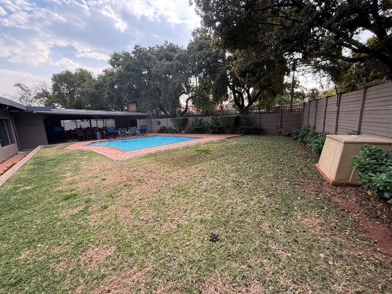 Modern Family Home with Flatlet and Solar! - Photo 10