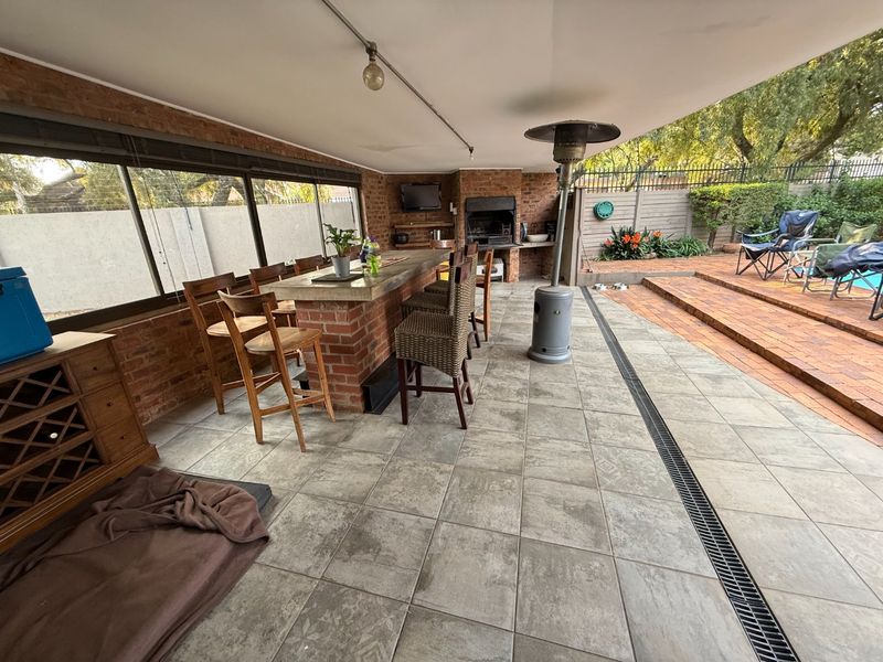 Modern Family Home with Flatlet and Solar! - Photo 9