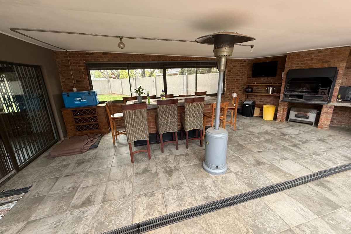 Modern Family Home with Flatlet and Solar! - Photo 2