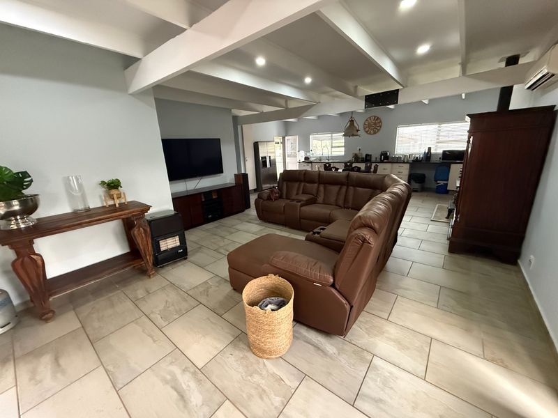 Modern Family Home with Flatlet and Solar! - Photo 6