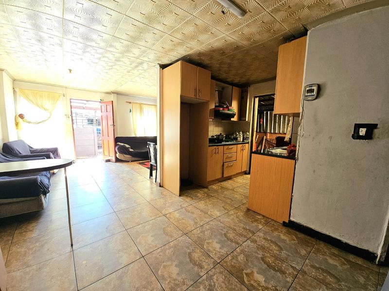 Three bedroom house with garage - Photo 4