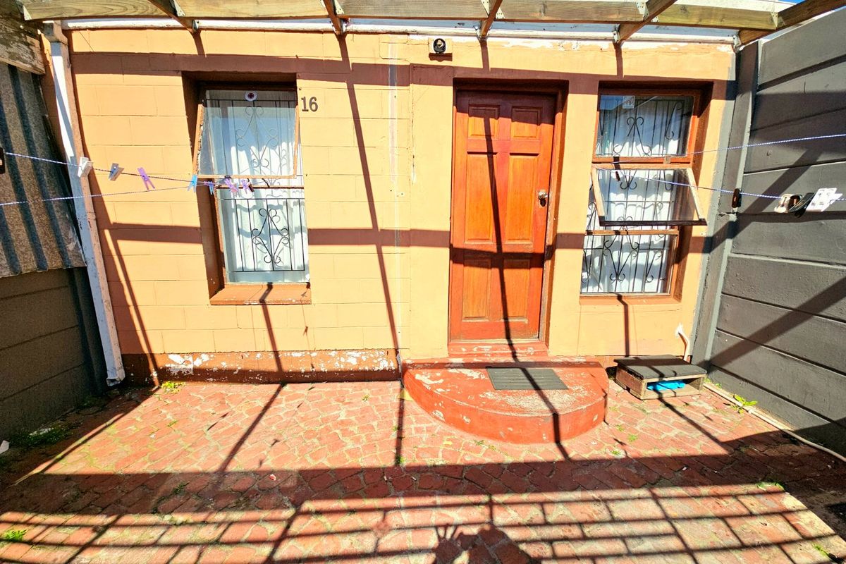 Three bedroom house with garage - Photo 3
