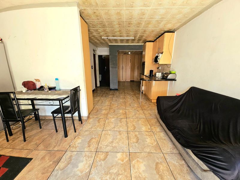 Three bedroom house with garage - Photo 7