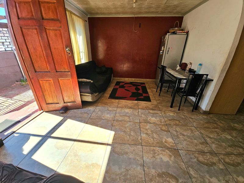 Three bedroom house with garage - Photo 6