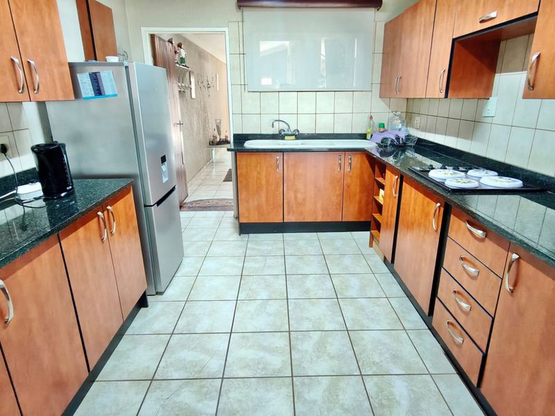 Your Waterfront Paradise Awaits – Exclusive Waterfront Property! - Photo 3