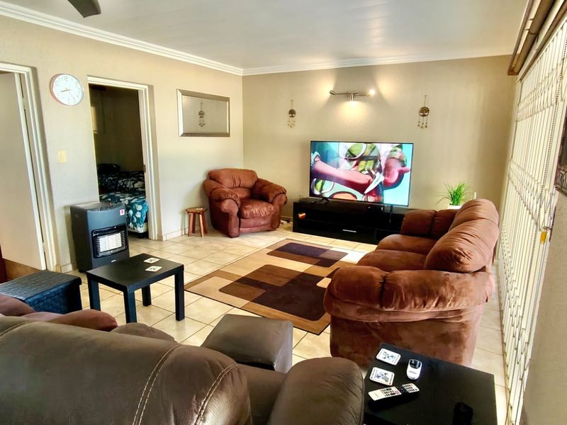 Your Waterfront Paradise Awaits – Exclusive Waterfront Property! - Photo 9