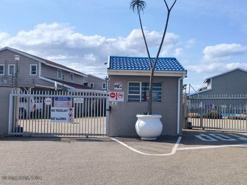 Coastal Living in the Heart of Hartenbos - Stylishly Newly Renovated  - Photo 4
