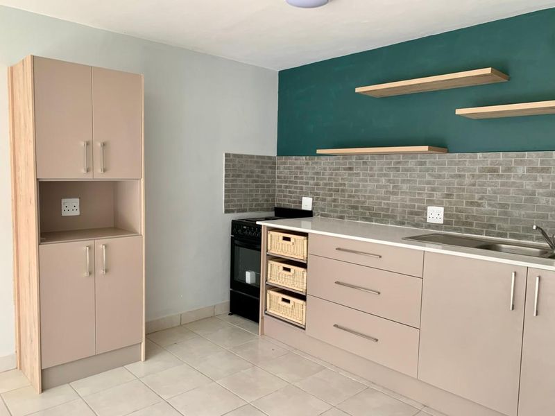 Coastal Living in the Heart of Hartenbos - Stylishly Newly Renovated  - Photo 1