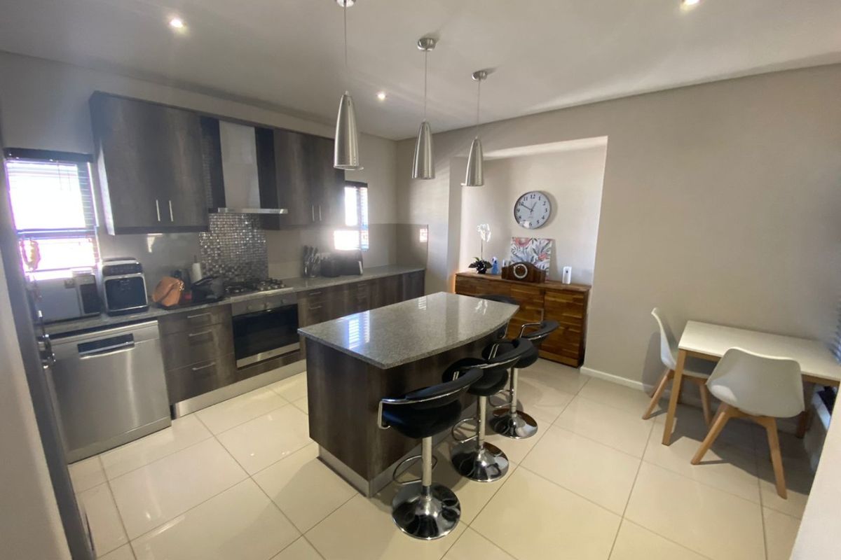 STUNNING 3 BEDROOM HOUSE TURNBERRY VILLAGE KUILSRIVER - Photo 3