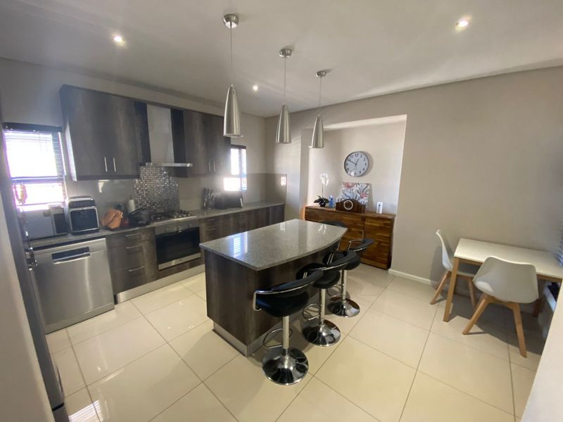 STUNNING 3 BEDROOM HOUSE TURNBERRY VILLAGE KUILSRIVER - Photo 3