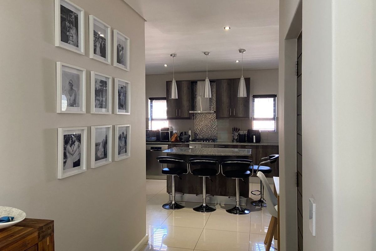 STUNNING 3 BEDROOM HOUSE TURNBERRY VILLAGE KUILSRIVER - Photo 5