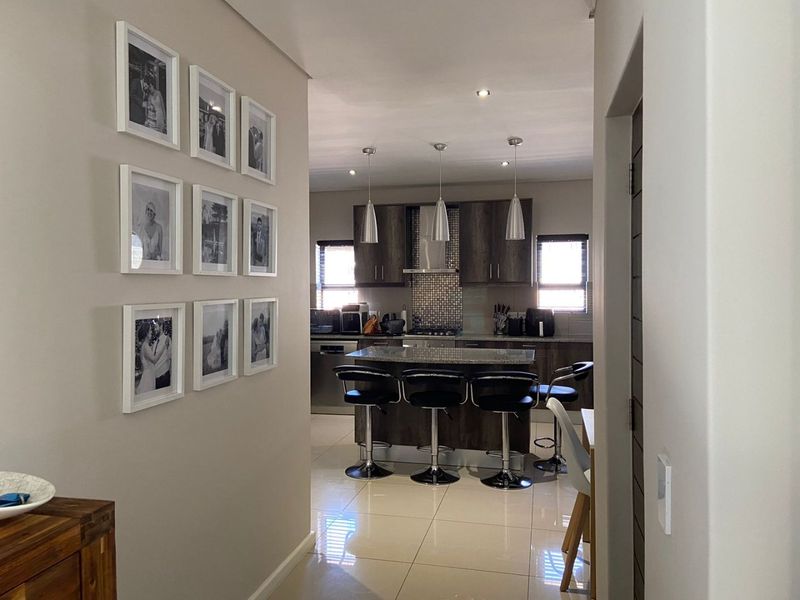 STUNNING 3 BEDROOM HOUSE TURNBERRY VILLAGE KUILSRIVER - Photo 5
