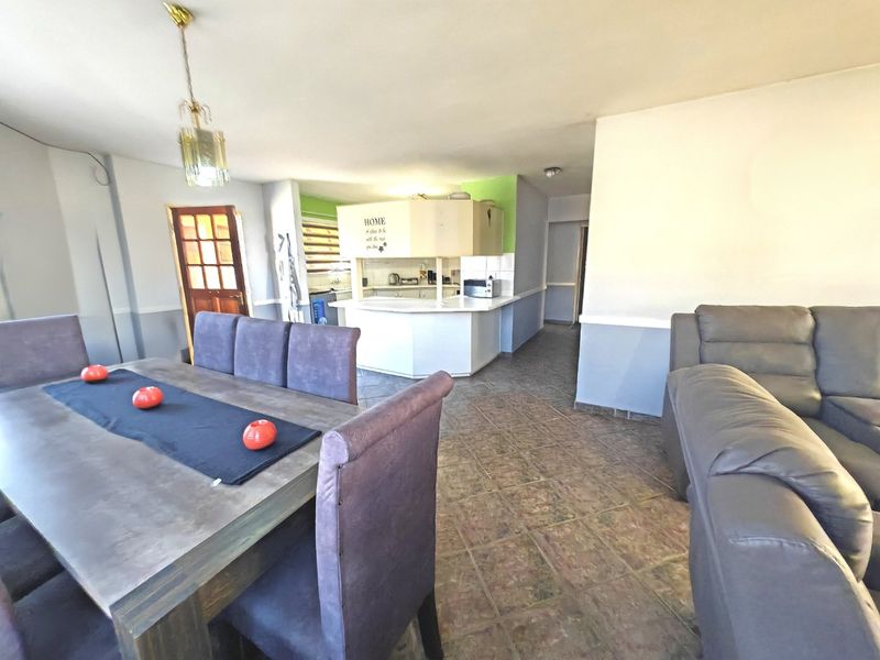 Looking for Space? This is it! - Photo 2