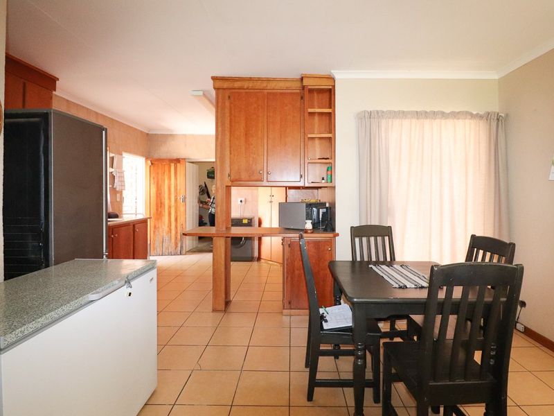 SPACIOUS FULL TITLE TOWNHOUSE - Photo 9