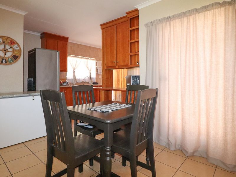 SPACIOUS FULL TITLE TOWNHOUSE - Photo 8